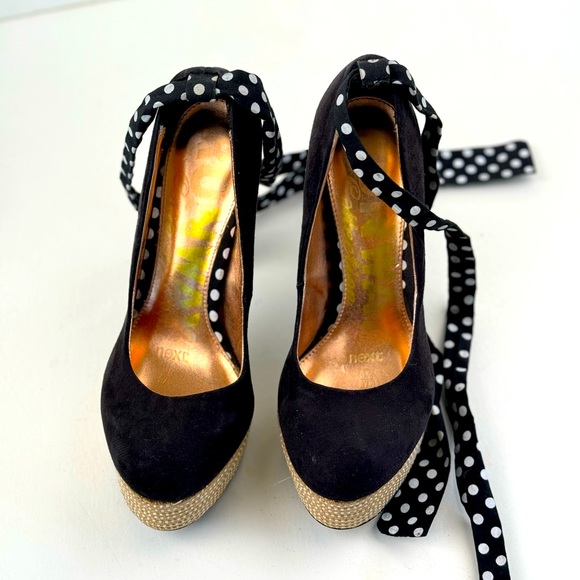 Shoes - Picture 1 of 4